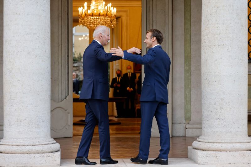 Biden akan menjamu Presiden Prancis Macron di Gedung Putih untuk kunjungan kenegaraan pertama