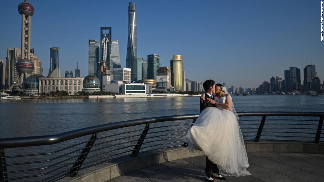 China records fewest marriages since 1986, adding to fears of population crisis