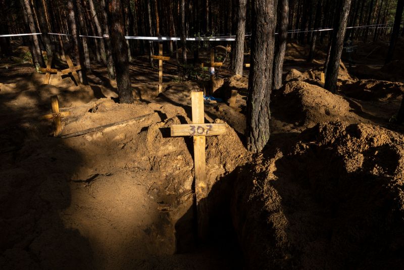 Situs pemakaman massal Izium: Tanda-tanda penyiksaan, mutilasi pada tubuh