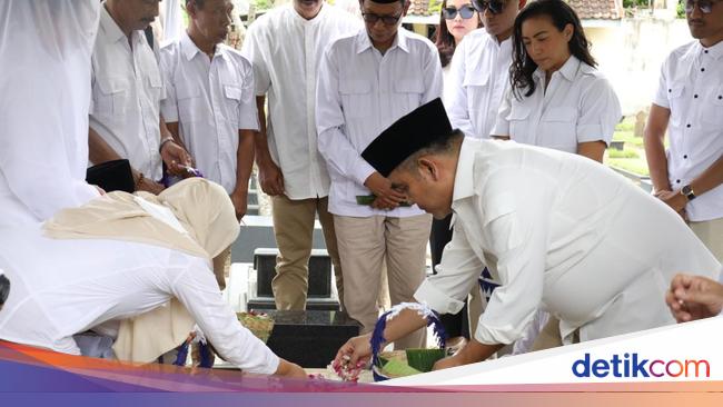 Jelang HUT ke-15 Gerindra, Muzani dkk Ziarah Makam Prof Suhardi
