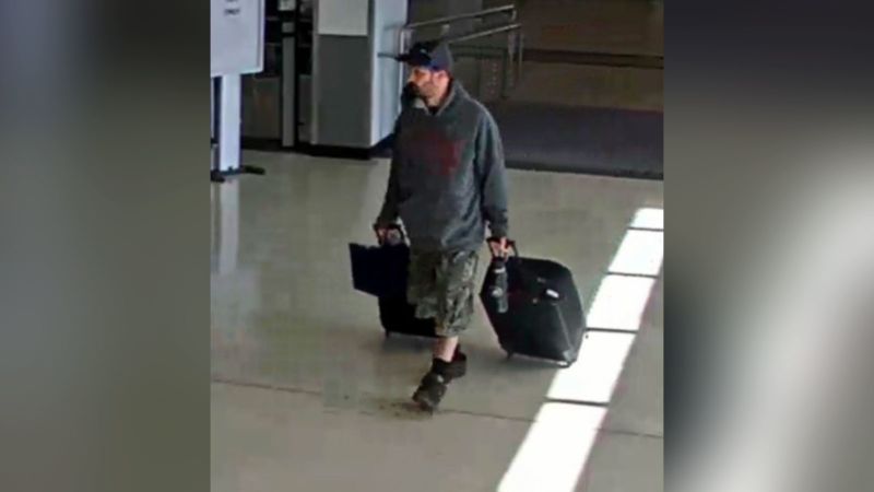 Pria Pennsylvania ditangkap setelah diduga mencoba membawa bahan peledak dalam kopernya dalam penerbangan