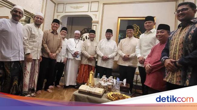 Presiden PKS Silaturahmi dengan Anies dan AHY di Rumah Salim Segaf
