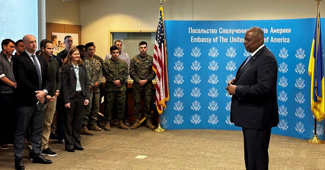 U.S. Defense Secretary Visits Ukraine in Show of Support
